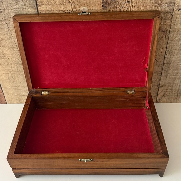 Vintage Handmade Wooden Jewelry Box with Retro Floral Tiles with Carved Details - Picture 6 of 13